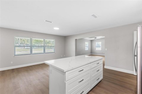 House in Gainesville, Florida 4 bedrooms, 155.52 sq.m. № 1773260 - photo 3