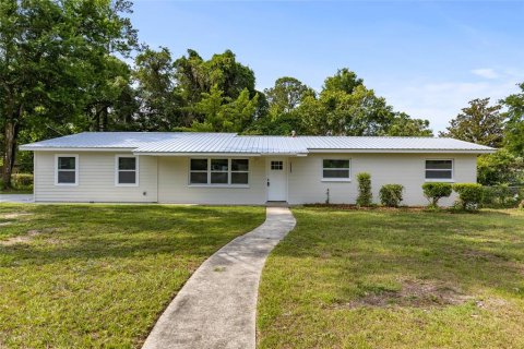 House in Gainesville, Florida 4 bedrooms, 155.52 sq.m. № 1773260 - photo 1
