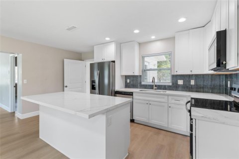 House in Gainesville, Florida 4 bedrooms, 155.52 sq.m. № 1773260 - photo 7