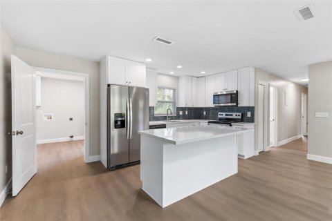 House in Gainesville, Florida 4 bedrooms, 155.52 sq.m. № 1773260 - photo 6