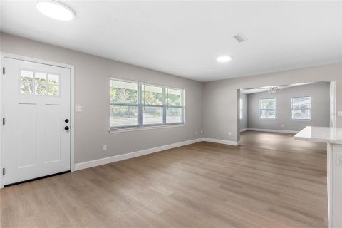 House in Gainesville, Florida 4 bedrooms, 155.52 sq.m. № 1773260 - photo 2