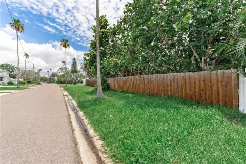 House in Saint Petersburg, Florida 3 bedrooms, 116.31 sq.m. № 1793133 - photo 20