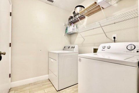 House in Altamonte Springs, Florida 4 bedrooms, 189.33 sq.m. № 2096583 - photo 20