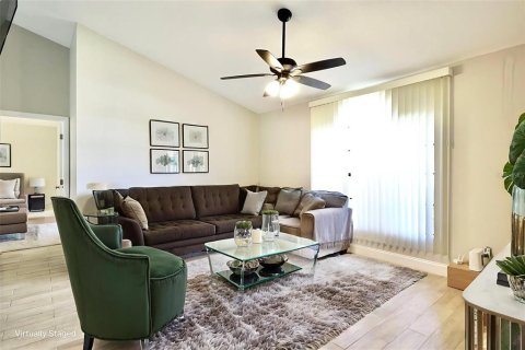 House in Altamonte Springs, Florida 4 bedrooms, 189.33 sq.m. № 2096583 - photo 2