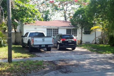 Commercial property in Hollywood, Florida № 1370922 - photo 8