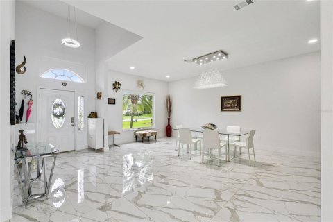 House in Winter Garden, Florida 4 bedrooms, 346.34 sq.m. № 2398405 - photo 5