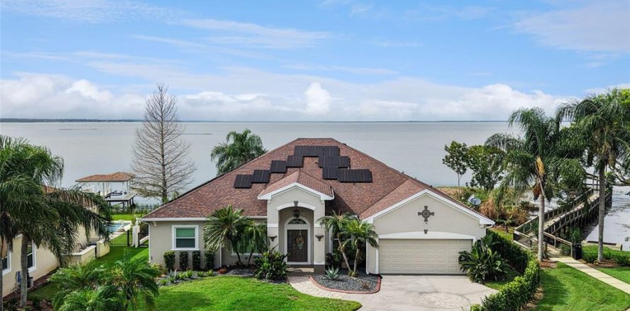 House in Winter Garden, Florida 4 bedrooms, 346.34 sq.m. № 2398405