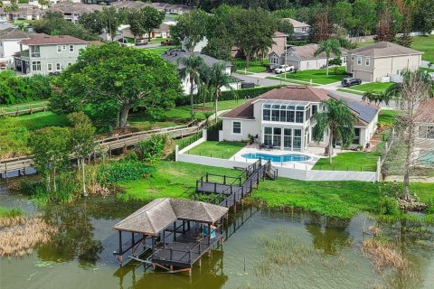House in Winter Garden, Florida 4 bedrooms, 346.34 sq.m. № 2398405 - photo 2