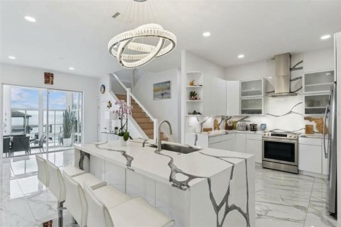 House in Winter Garden, Florida 4 bedrooms, 346.34 sq.m. № 2398405 - photo 10