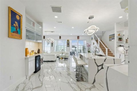 House in Winter Garden, Florida 4 bedrooms, 346.34 sq.m. № 2398405 - photo 9