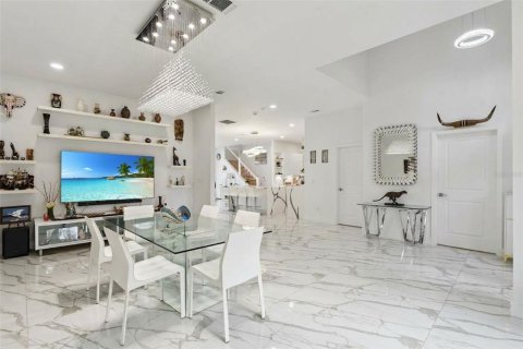 House in Winter Garden, Florida 4 bedrooms, 346.34 sq.m. № 2398405 - photo 8
