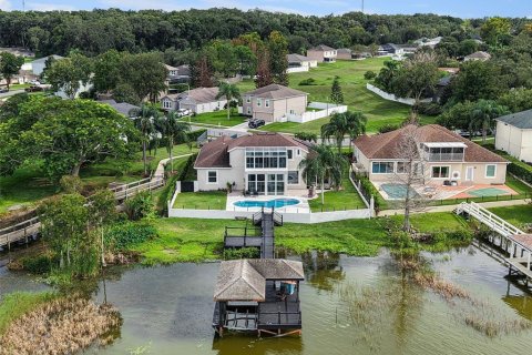 House in Winter Garden, Florida 4 bedrooms, 346.34 sq.m. № 2398405 - photo 29