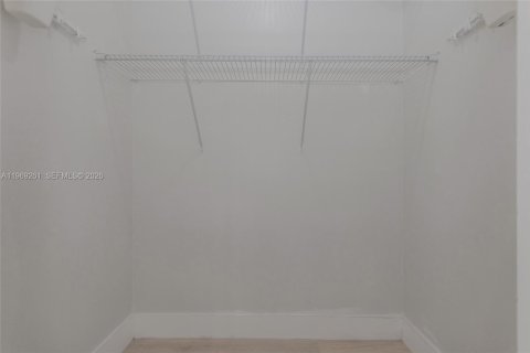 Condominio en alquiler en Miami, Florida, 2 dormitorios, 105.07 m2 № 2030294 - foto 23