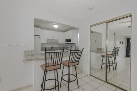 Condominio en alquiler en Miami, Florida, 2 dormitorios, 105.07 m2 № 2030294 - foto 8