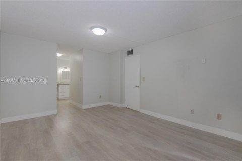 Condominio en alquiler en Miami, Florida, 2 dormitorios, 105.07 m2 № 2030294 - foto 21
