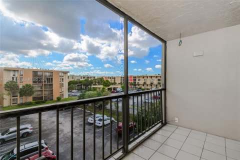 Condominio en alquiler en Miami, Florida, 2 dormitorios, 105.07 m2 № 2030294 - foto 27