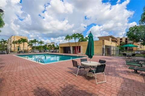 Condominio en alquiler en Miami, Florida, 2 dormitorios, 105.07 m2 № 2030294 - foto 28