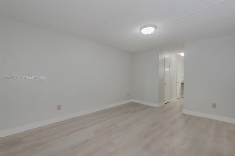 Condominio en alquiler en Miami, Florida, 2 dormitorios, 105.07 m2 № 2030294 - foto 22