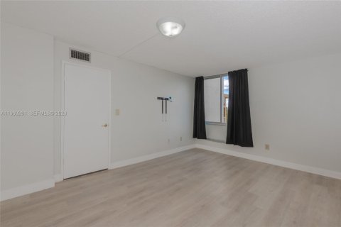Condominio en alquiler en Miami, Florida, 2 dormitorios, 105.07 m2 № 2030294 - foto 20