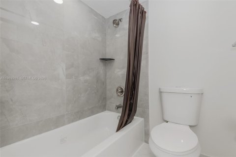 Condominio en alquiler en Miami, Florida, 2 dormitorios, 105.07 m2 № 2030294 - foto 25