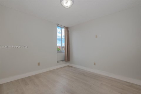 Condominio en alquiler en Miami, Florida, 2 dormitorios, 105.07 m2 № 2030294 - foto 15