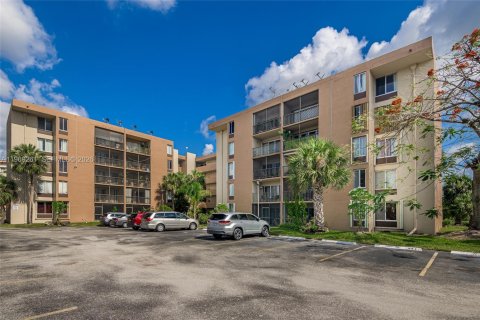 Condominio en alquiler en Miami, Florida, 2 dormitorios, 105.07 m2 № 2030294 - foto 29