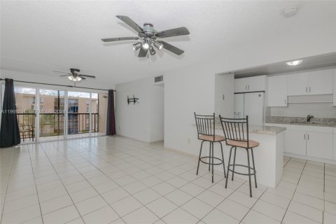 Condominio en Miami, Florida, 2 dormitorios  № 2030294