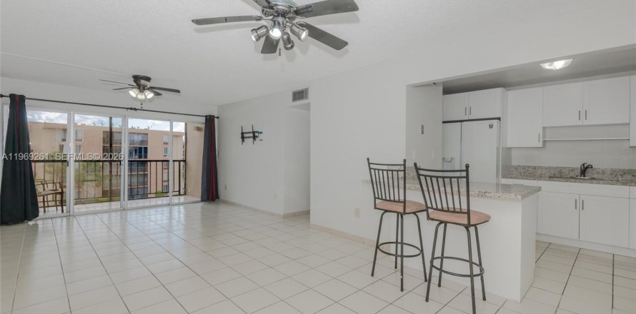 Condominio en Miami, Florida, 2 dormitorios  № 2030294