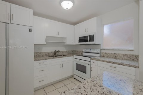 Condominio en alquiler en Miami, Florida, 2 dormitorios, 105.07 m2 № 2030294 - foto 10
