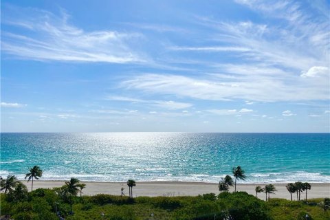 Condominio en alquiler en Hollywood, Florida, 3 dormitorios, 184.88 m2 № 1116800 - foto 1