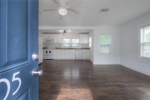 Immobilier commercial à vendre à Tampa, Floride: 3 chambres, 124.3 m2 № 2284182 - photo 4