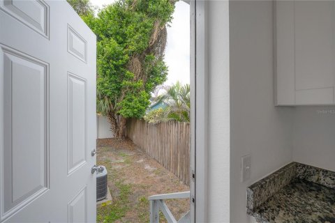 Immobilier commercial à vendre à Tampa, Floride: 3 chambres, 124.3 m2 № 2284182 - photo 19