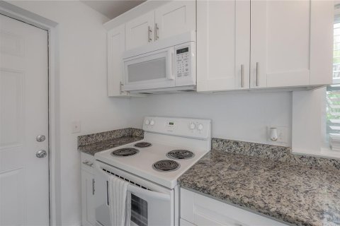 Immobilier commercial à vendre à Tampa, Floride: 3 chambres, 124.3 m2 № 2284182 - photo 9