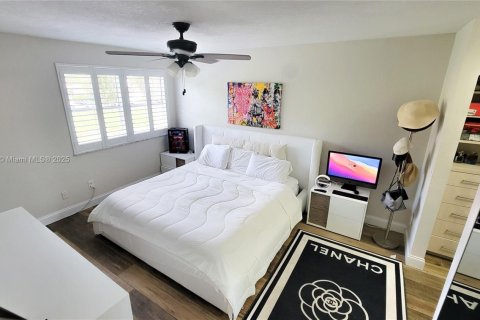 House in Plantation, Florida 3 bedrooms, 136.85 sq.m. № 1776251 - photo 12