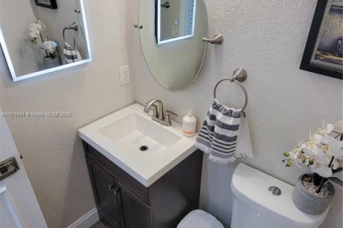 House in Plantation, Florida 3 bedrooms, 136.85 sq.m. № 1776251 - photo 11