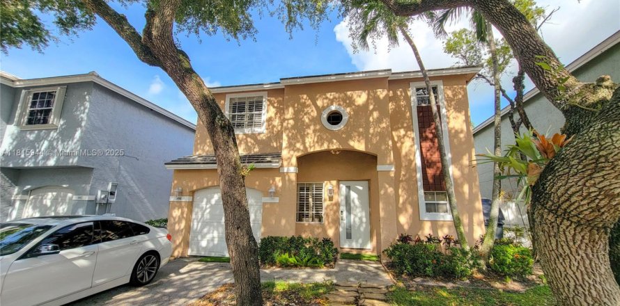 House in Plantation, Florida 3 bedrooms, 136.85 sq.m. № 1776251
