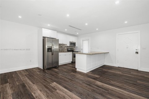 Apartment in Miami Beach, Florida 2 bedrooms, 111.48 sq.m. № 1850639 - photo 18