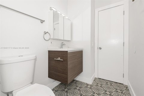 Apartment in Miami Beach, Florida 2 bedrooms, 111.48 sq.m. № 1850639 - photo 8