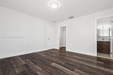 Apartment in Miami Beach, Florida 2 bedrooms, 111.48 sq.m. № 1850639 - photo 11