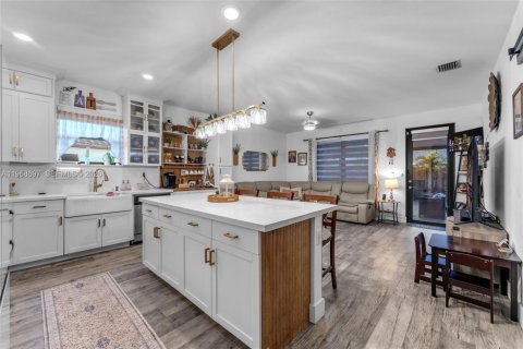 Casa en venta en Homestead, Florida, 4 dormitorios, 202.34 m2 № 2029908 - foto 8