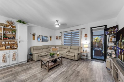 Casa en venta en Homestead, Florida, 4 dormitorios, 202.34 m2 № 2029908 - foto 10