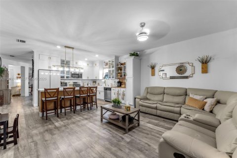 Casa en venta en Homestead, Florida, 4 dormitorios, 202.34 m2 № 2029908 - foto 11