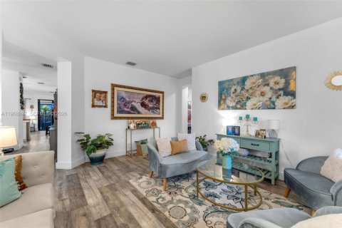 Casa en venta en Homestead, Florida, 4 dormitorios, 202.34 m2 № 2029908 - foto 4