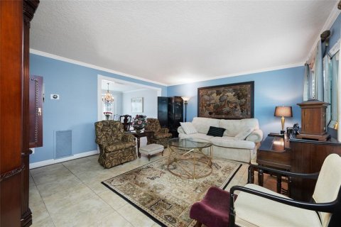 Villa ou maison à vendre à Tampa, Floride: 3 chambres, 244.43 m2 № 2094533 - photo 5