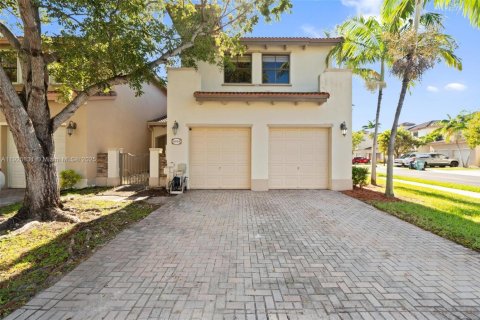Adosado en venta en Cutler Bay, Florida, 4 dormitorios, 204.48 m2 № 1975039 - foto 2