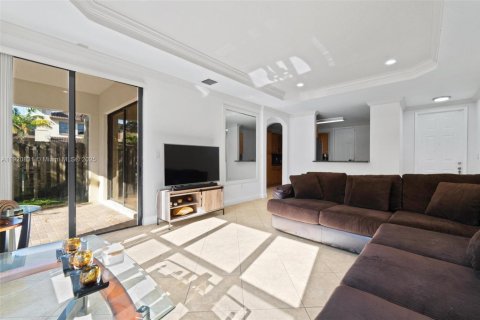 Adosado en venta en Cutler Bay, Florida, 4 dormitorios, 204.48 m2 № 1975039 - foto 3