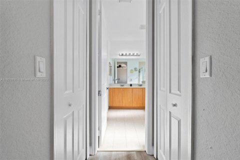 Adosado en venta en Cutler Bay, Florida, 4 dormitorios, 204.48 m2 № 1975039 - foto 21