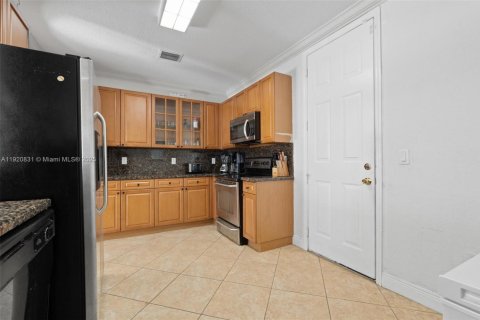 Adosado en venta en Cutler Bay, Florida, 4 dormitorios, 204.48 m2 № 1975039 - foto 10
