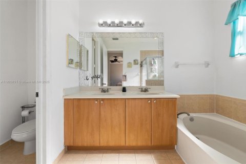 Adosado en venta en Cutler Bay, Florida, 4 dormitorios, 204.48 m2 № 1975039 - foto 22