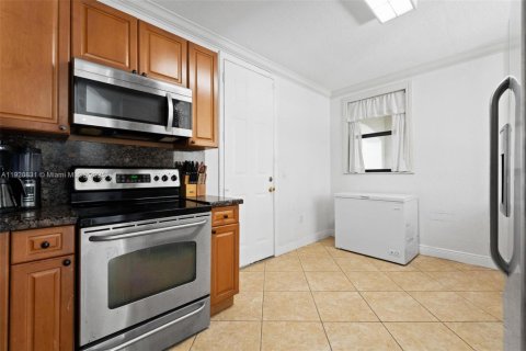 Adosado en venta en Cutler Bay, Florida, 4 dormitorios, 204.48 m2 № 1975039 - foto 8